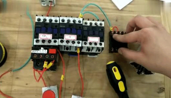 Y系列高壓三相異步電動機的功率控制需要哪些元件？